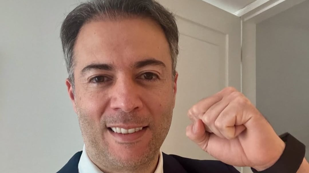 El exalcalde de Medellín y candidato presidencial creía que iba a morir y gracias a ChatGPT dio con la enfermedad que lo hizo perder demasiado peso.