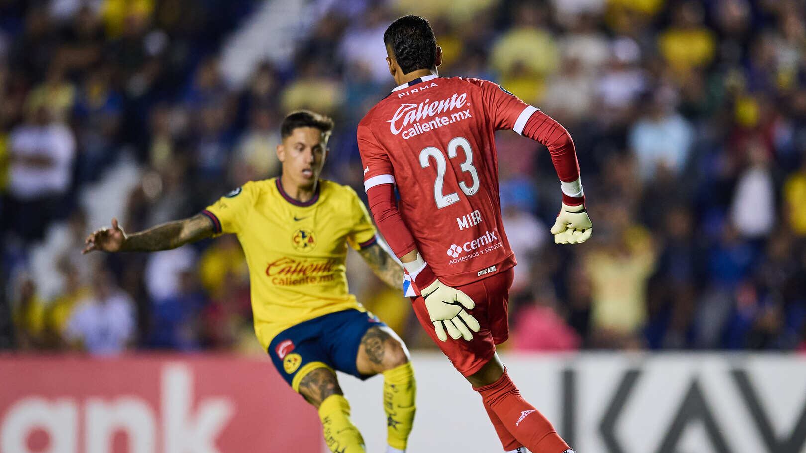 Kevin Mier se bailó de lo lindo a dos rivales del América en su propia área en ConcaChampions