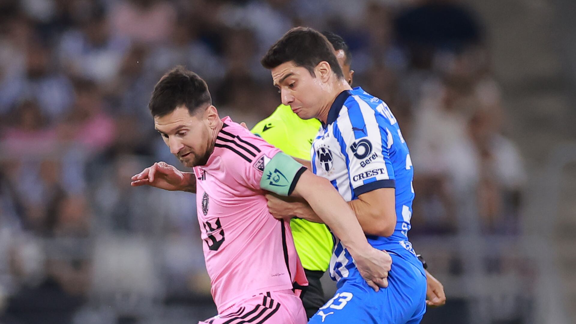 Stefan Medina tuvo fuerte cruce con Jordi Alba durante el partido contr el Inter Mima de Leo Messi.