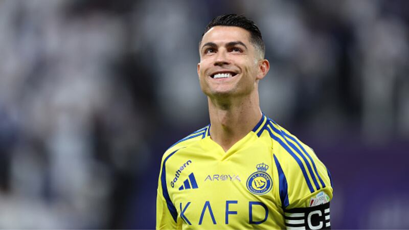 ¿El ‘Batisiuuu’?: Así se ve el carro dedicado a Cristiano Ronaldo que tiene hasta una estatua encima