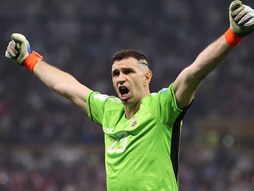 La última del “Dibu” Martínez: gasta una millonada en un perro para resguardar su medalla de campeón del mundo