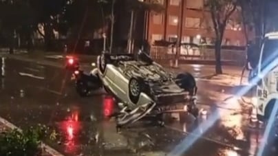 Accidente de carro volcado en Engativá.
