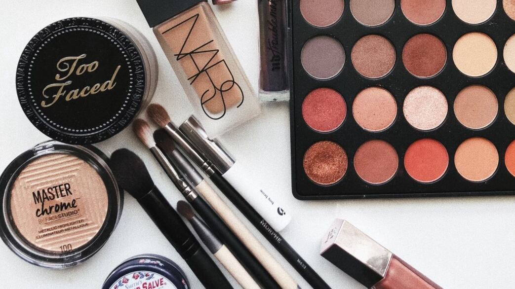 Mira cómo llevar el delineado blanco