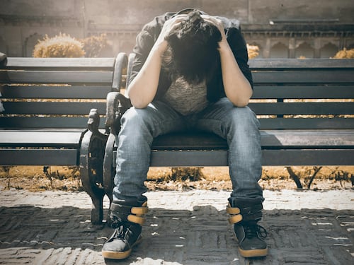 Bienestar mental en adolescentes: señales de alerta que padres no deben ignorar