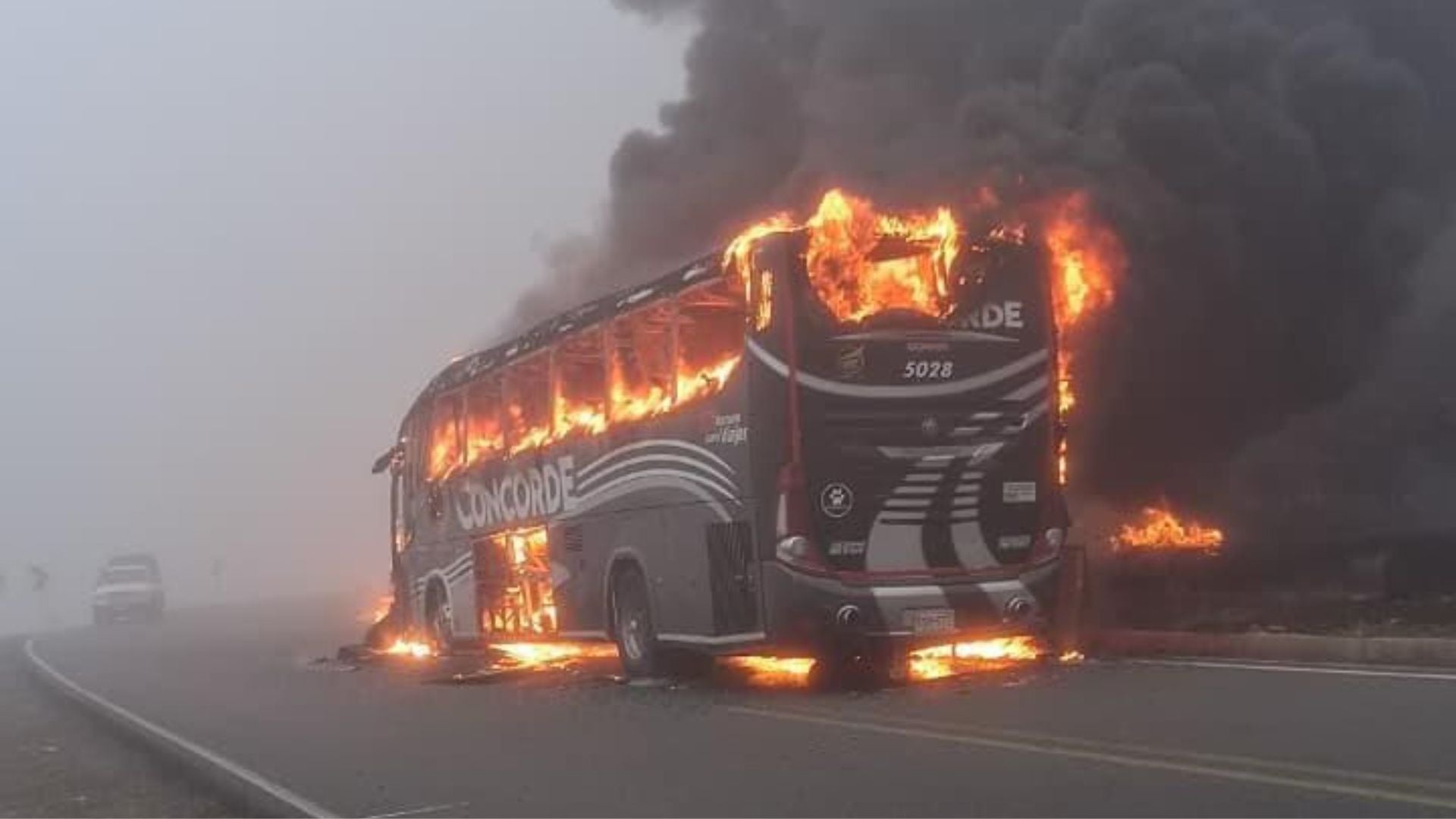 Bus quemado hoy en vía Bogotá-Cúcuta: ELN sería responsable