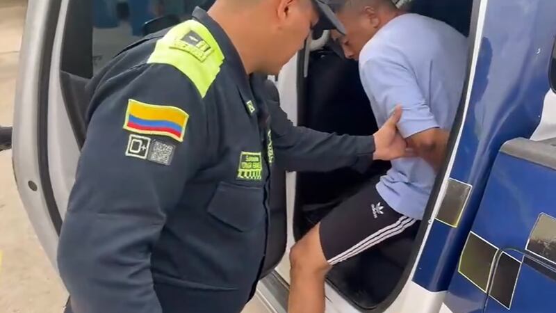 Señalan a un hombre de intentar prenderle fuego a la casa de su expareja mientras ella y su hijo estaban adentro