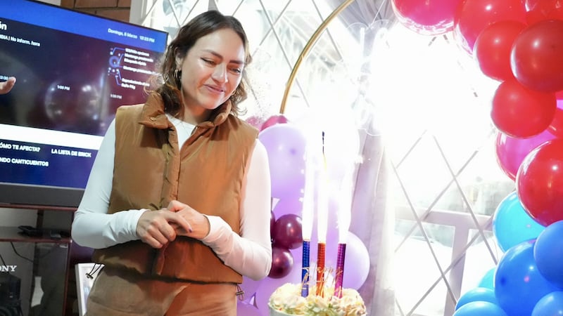 “Qué hermoso 8M”: Con un ‘Petropastel’, Lalis celebró su cumpleaños y ‘la victoria del Pacto’