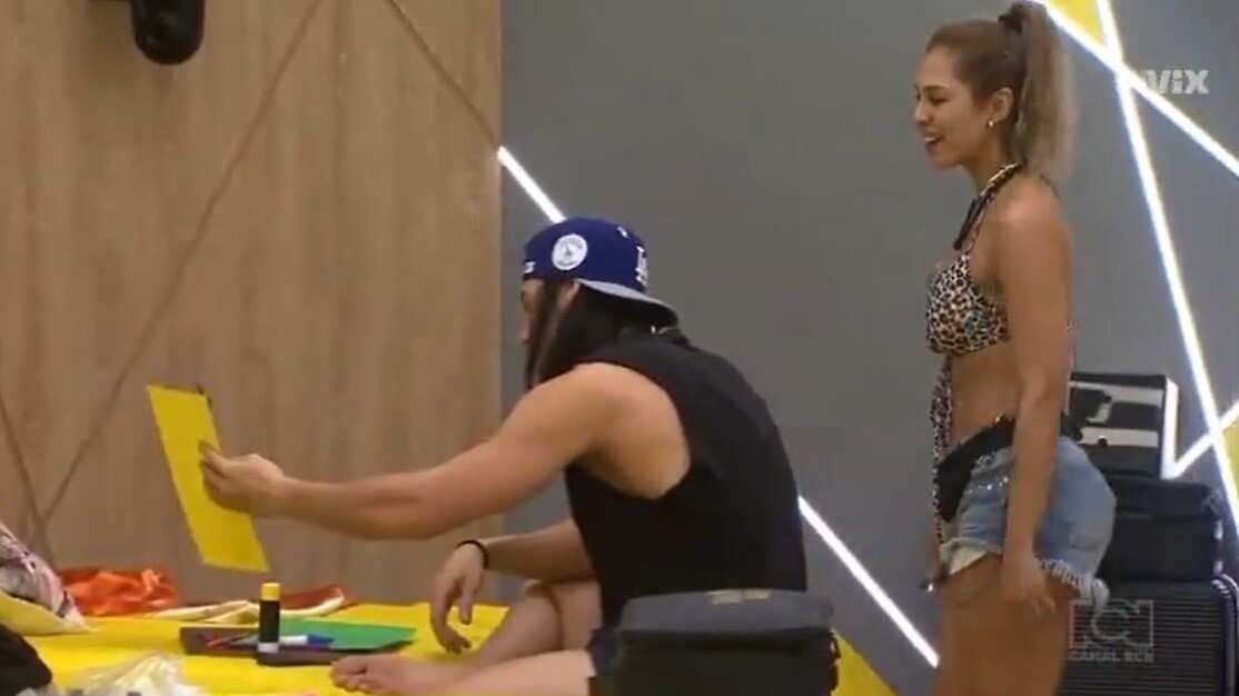 Hasta Martha Isabel Bolaños quedó sorprendida por la decoración de la carta de Juan David y más al ver que no es para Sandra Muñoz.