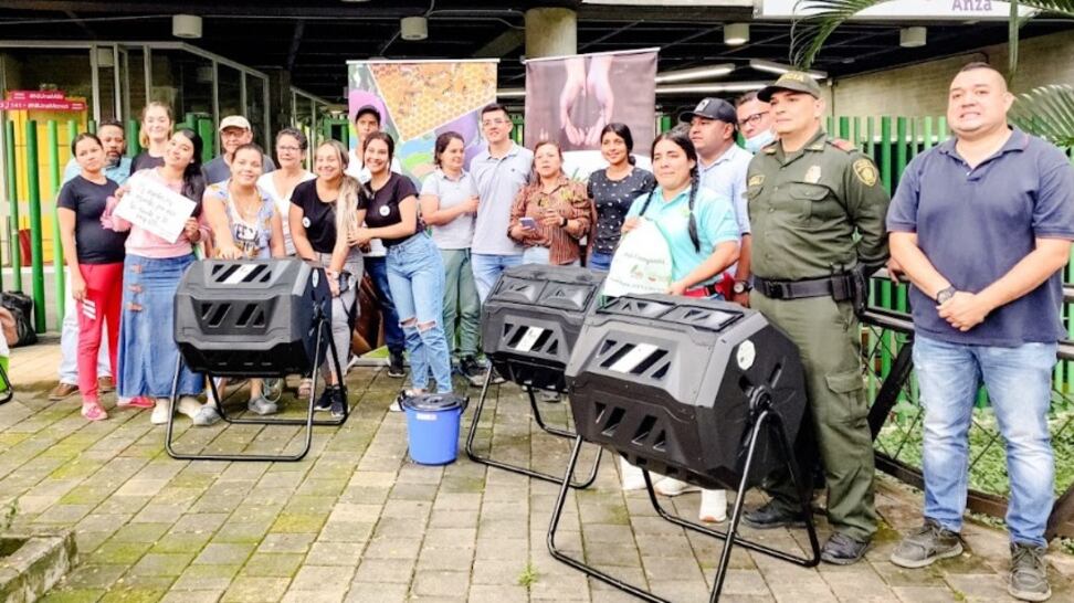Foto municipios de Colombia incorporan compostaje giratorio para evitar el colapso de rellenos sanitarios.