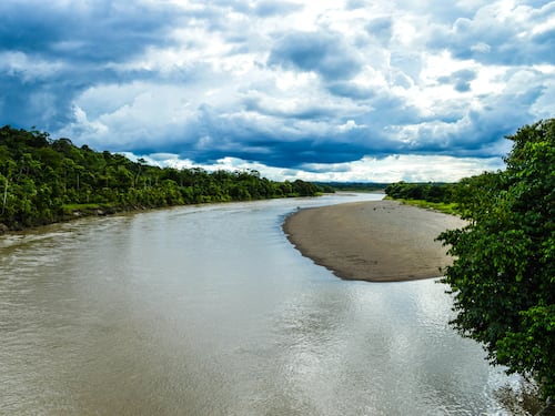 Tragedia en el Cañón del Micay: Madre muere al intentar salvar a su hija arrastrada por el río en Argelia