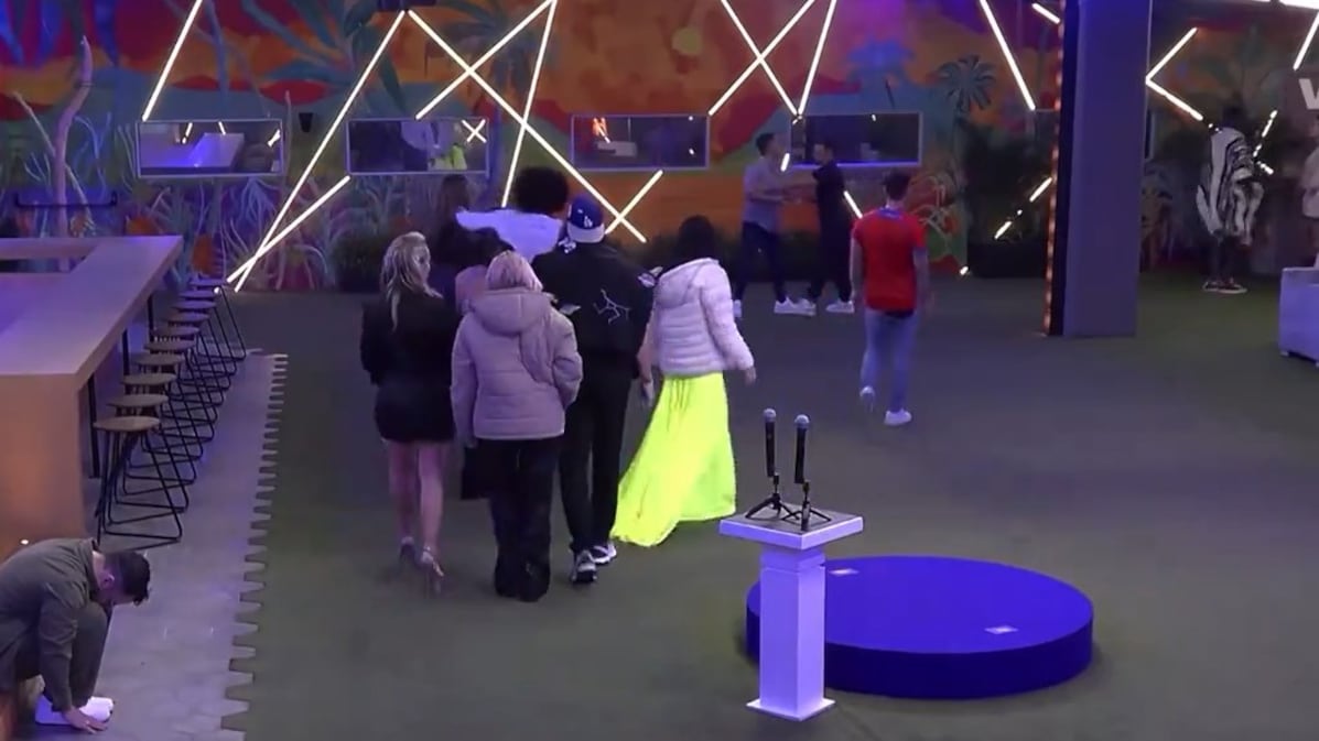 La religión fue nuevamente un tema de disputa en 'La Casa de los Famosos' Colombia que derivó en advertencias entre dos participantes.