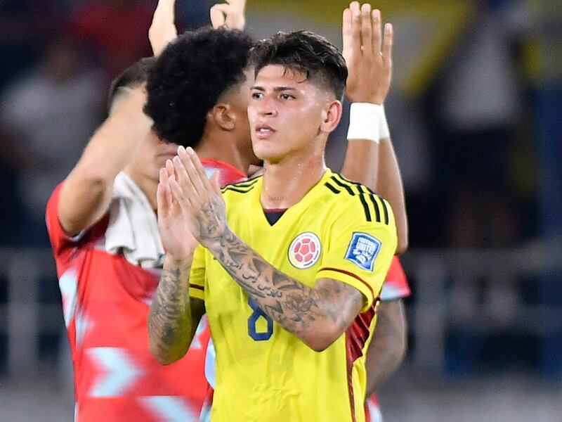 Grabaron a Jorge Carrascal ‘destilando magia’ en una cancha de barrio en Cartagena