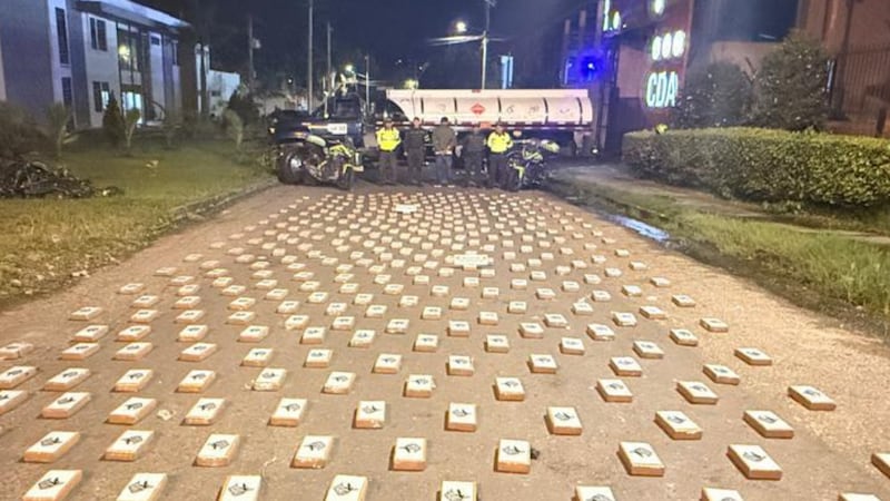 Impresionante: Incautan 370 kilos de cocaína que movilizaban en un camión con sofisticado sistema de ocultamiento que iba con destino a Bogotá