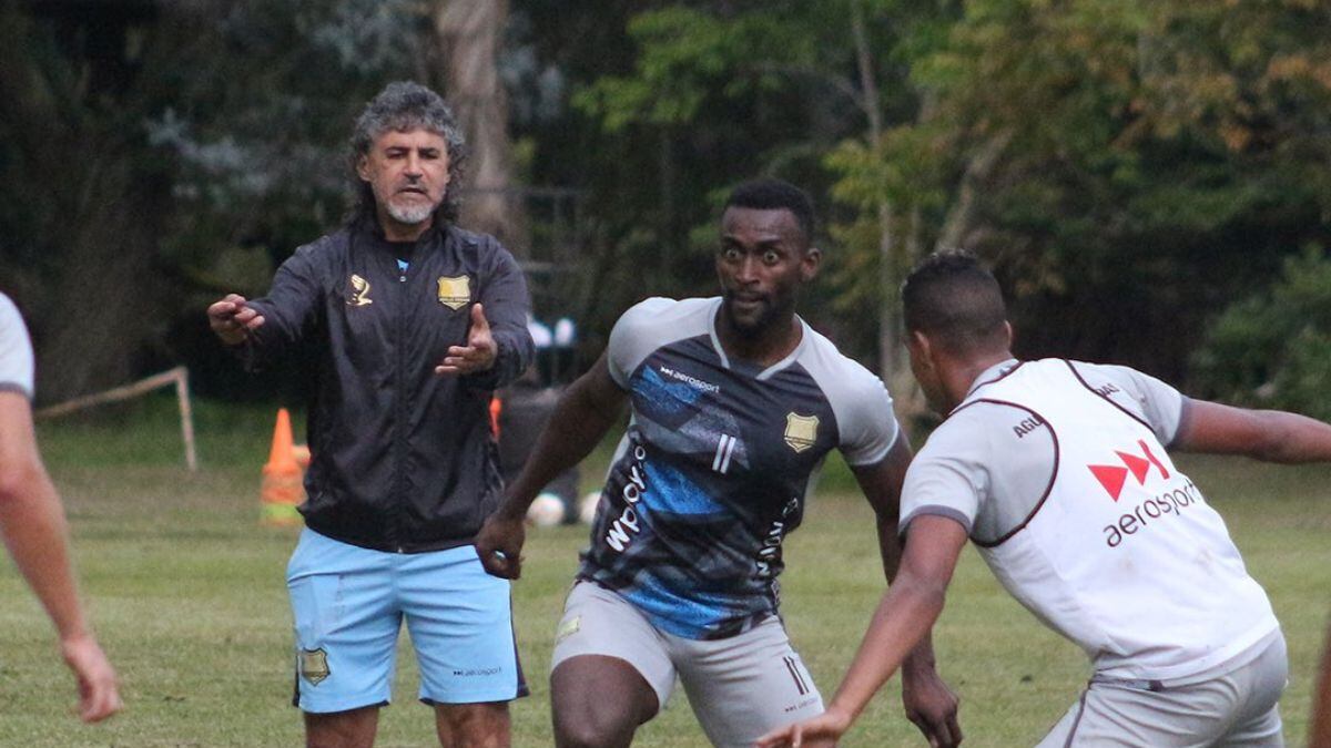 Jackson Martínez se puso la ‘11’ de Águilas Doradas y muchos deliraron