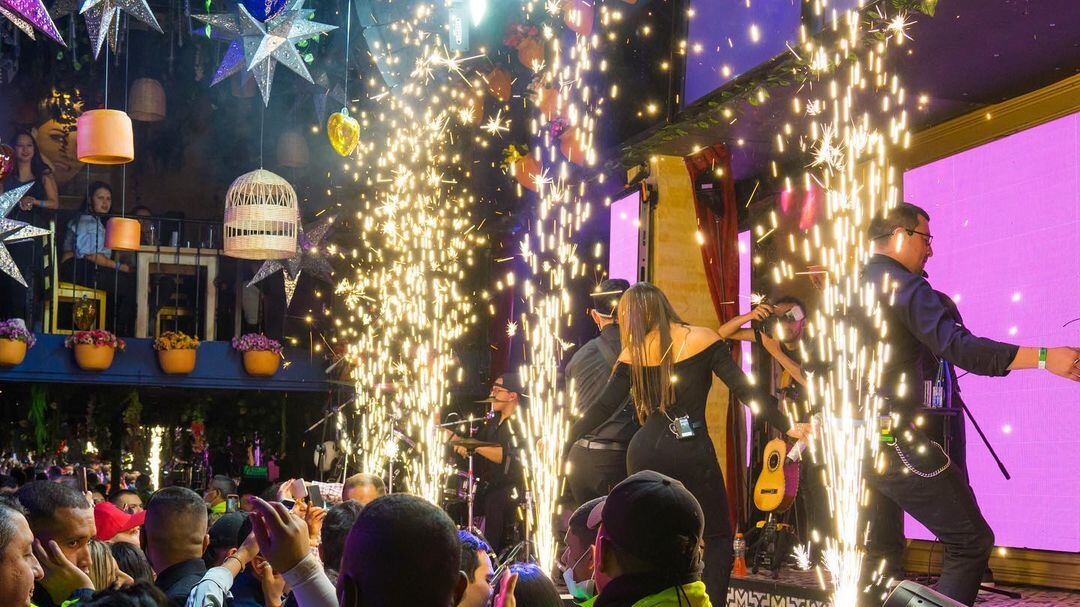 Tanto Paola Jara como su público supieron superar la situación, pues fue todo lo contrario por lo que no fue impedimento para que todos corearan el tema a todo pulmón.