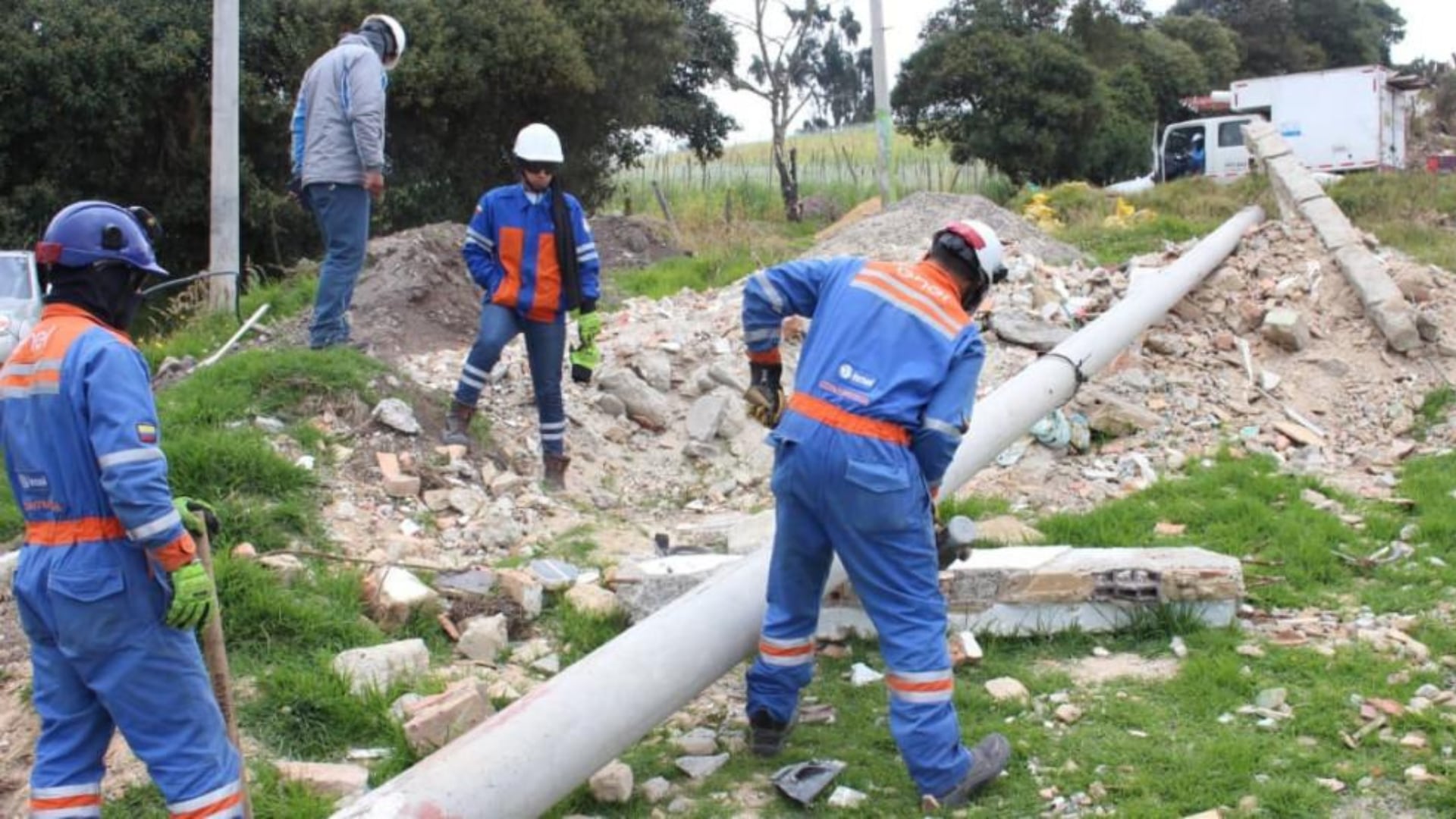 Caen los “tierreros” de Usme: Desmantelan red de postes que simulaba servicios públicos para estafar familias