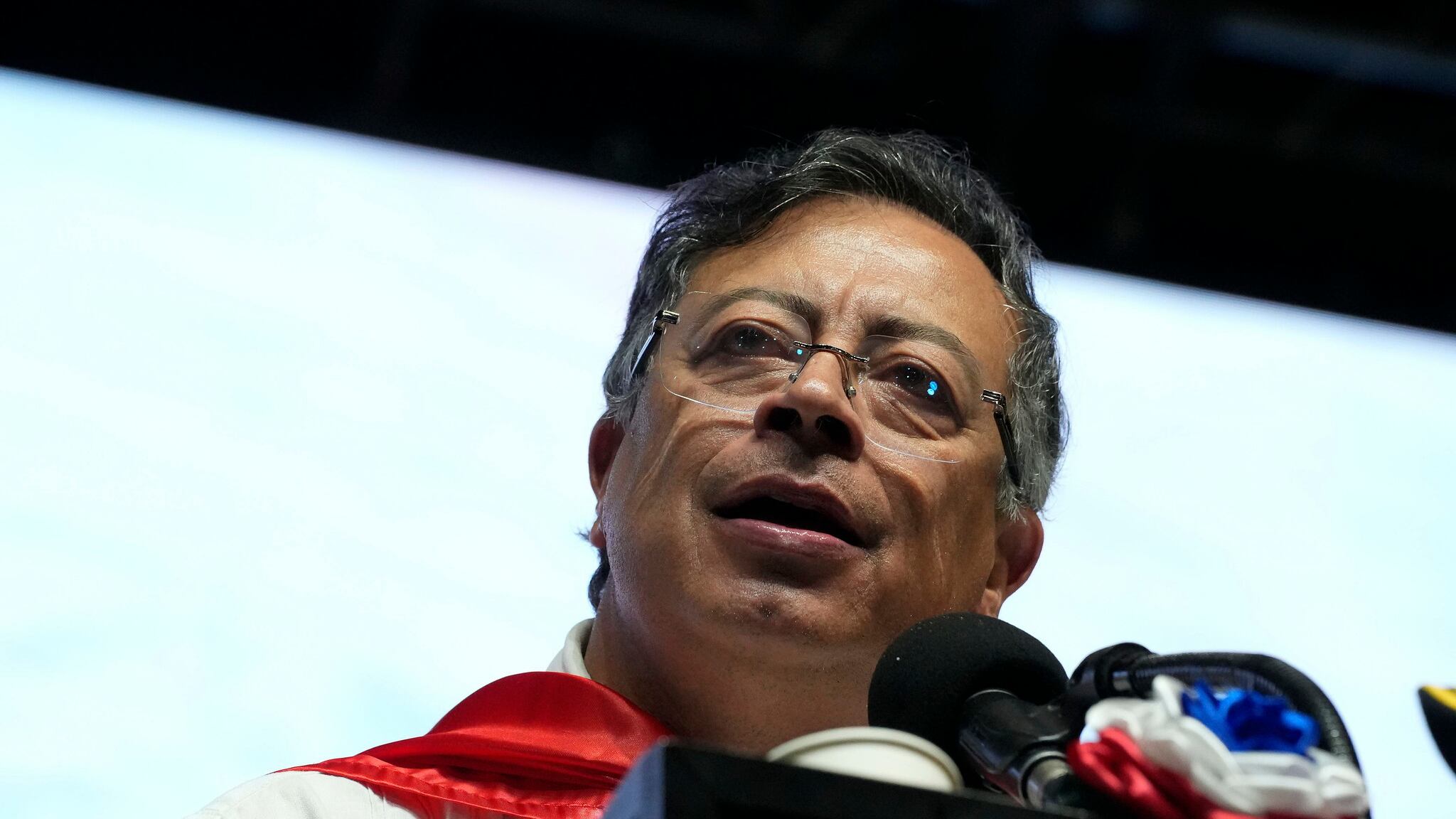 Petro busca negociar con el ELN y el Clan del Golfo