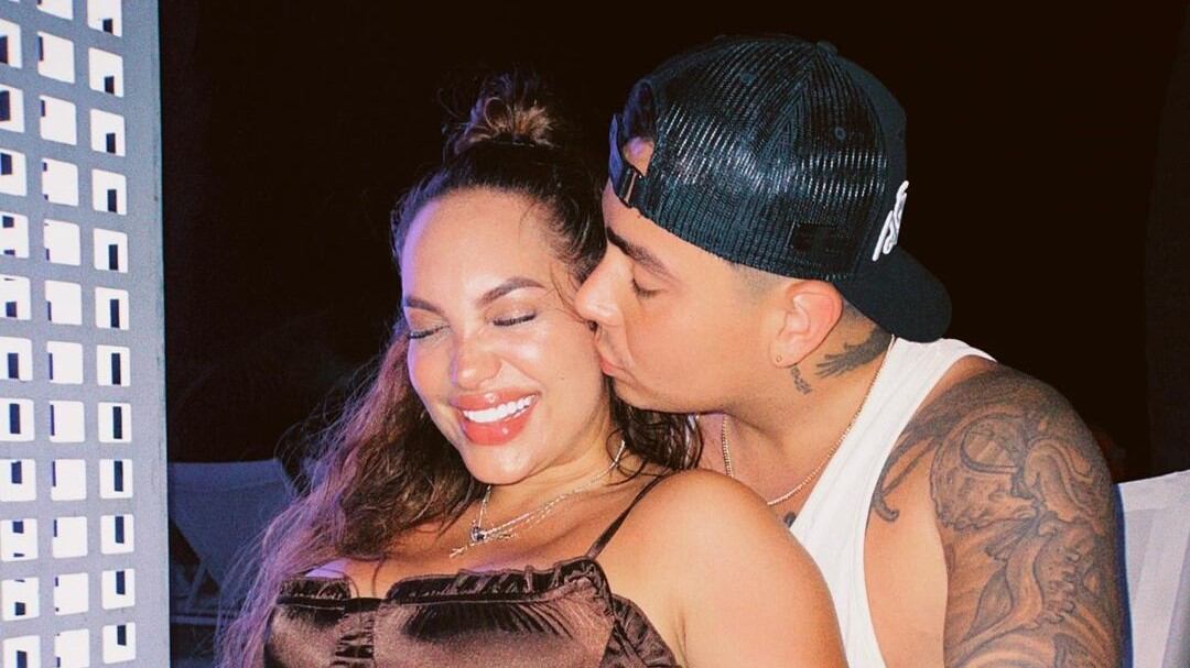 Durante el fin de semana casi al despertar Felipe Saruma y Andrea Valdiri dejaron mostrar un poco de su intimidad.