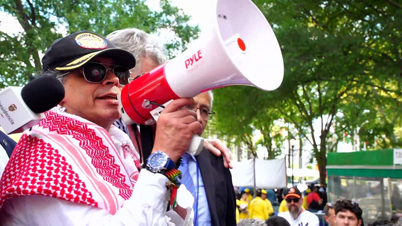 Gustavo Petro durante su discurso en las calles de Nueva York.
