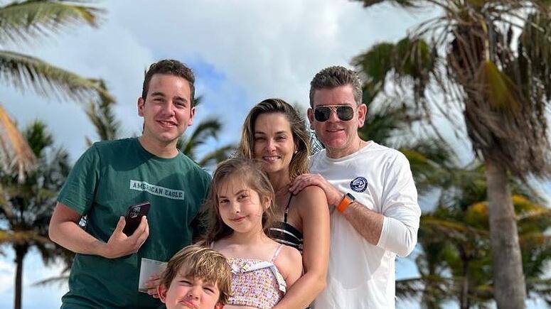 Emilia y Cristóbal, hijos de Catalina Gómez con Juan Esteban Sampedro, crecen de una manera inigualable y así lucen en familia.