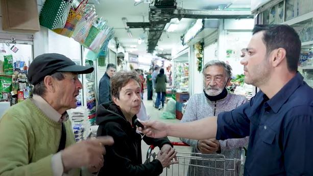 Juan Diego Alvira fue interrumpido por los reclamos de adulto mayor