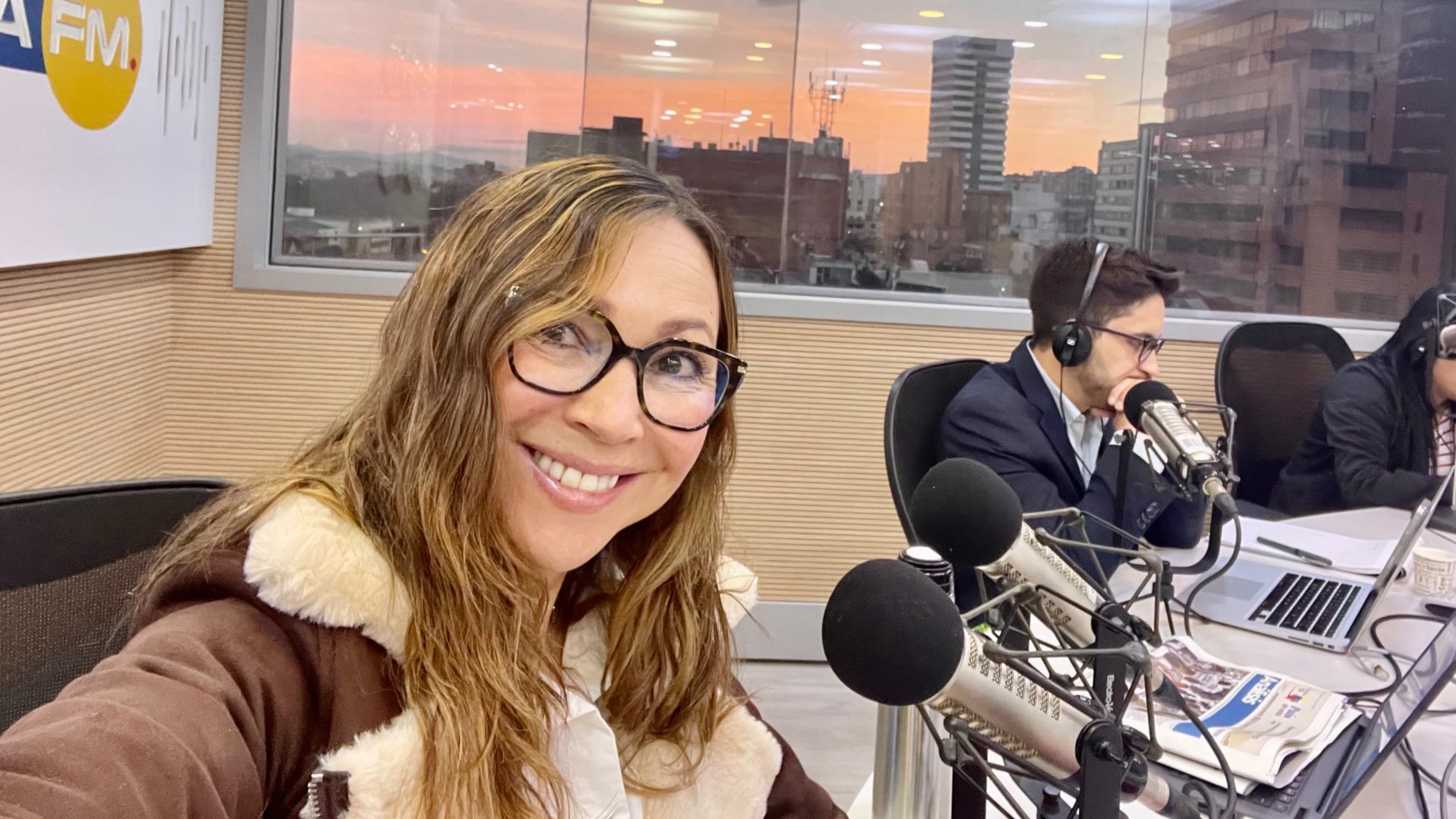 Darcy Quinn, periodista de La FM