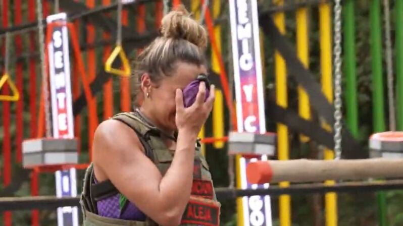 Aleja del 'Desafío The Box' siempre destaca en el box arcoíris no por destreza, sino por las caídas que siempre protagoniza.