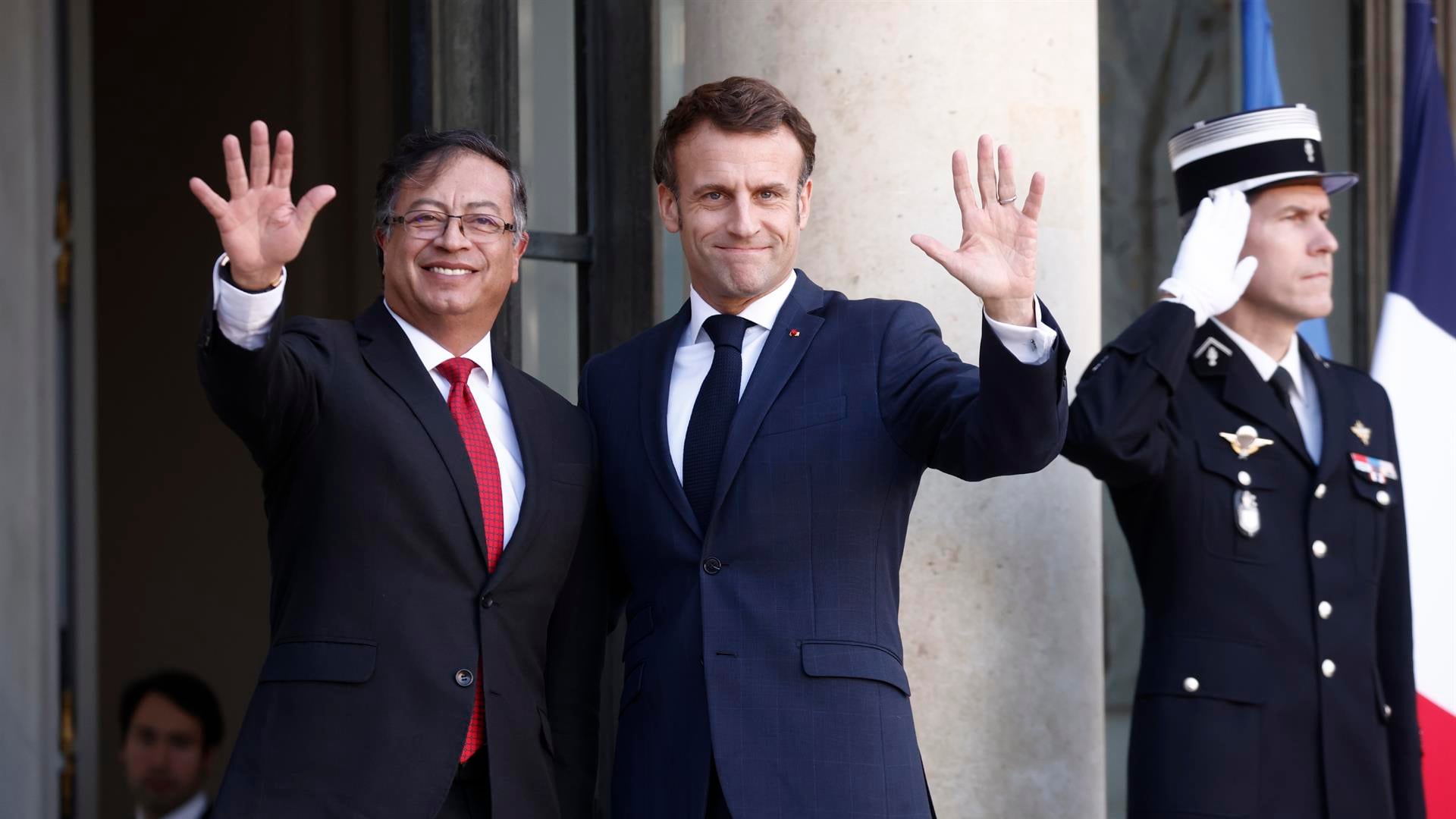 Gustavo Petro, presidente colombiano y Emmanuel Macron, presidente francés