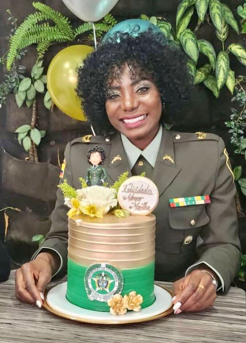 Martha Liliana Chaverra, mayor de la Policía Nacional, primera mujer afro en lucir su cabello suelto cumpliendo su deber