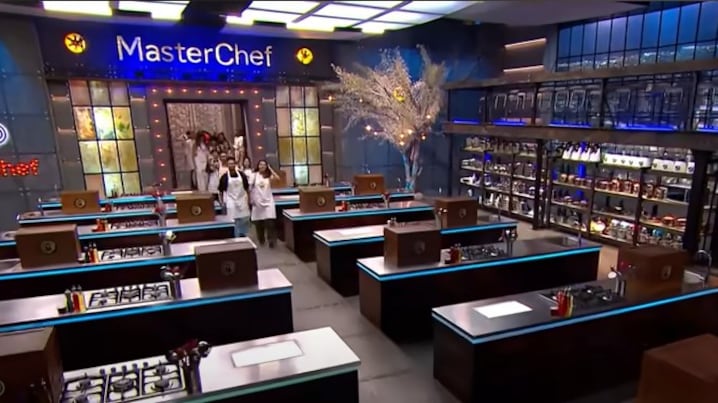 Un chiste muy mal contado fue el detonante en 'MasterChef Celebrity Colombia' para críticas de los participantes.