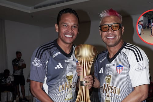 El ídolo de la gente: Vieron a Teo Gutiérrez jugando un ‘picadito’ con varios barranquilleros