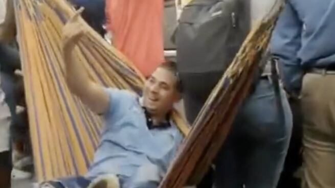 hombre en hamaca pantallazo tomado de Instagram