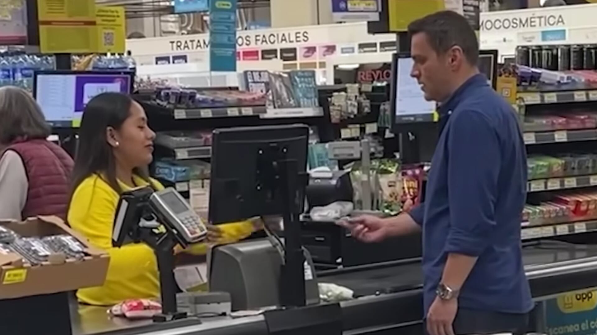 Juan Diego Alvira se fue a reconocidos supermercados a reclamar que le den las vueltas como debe de ser