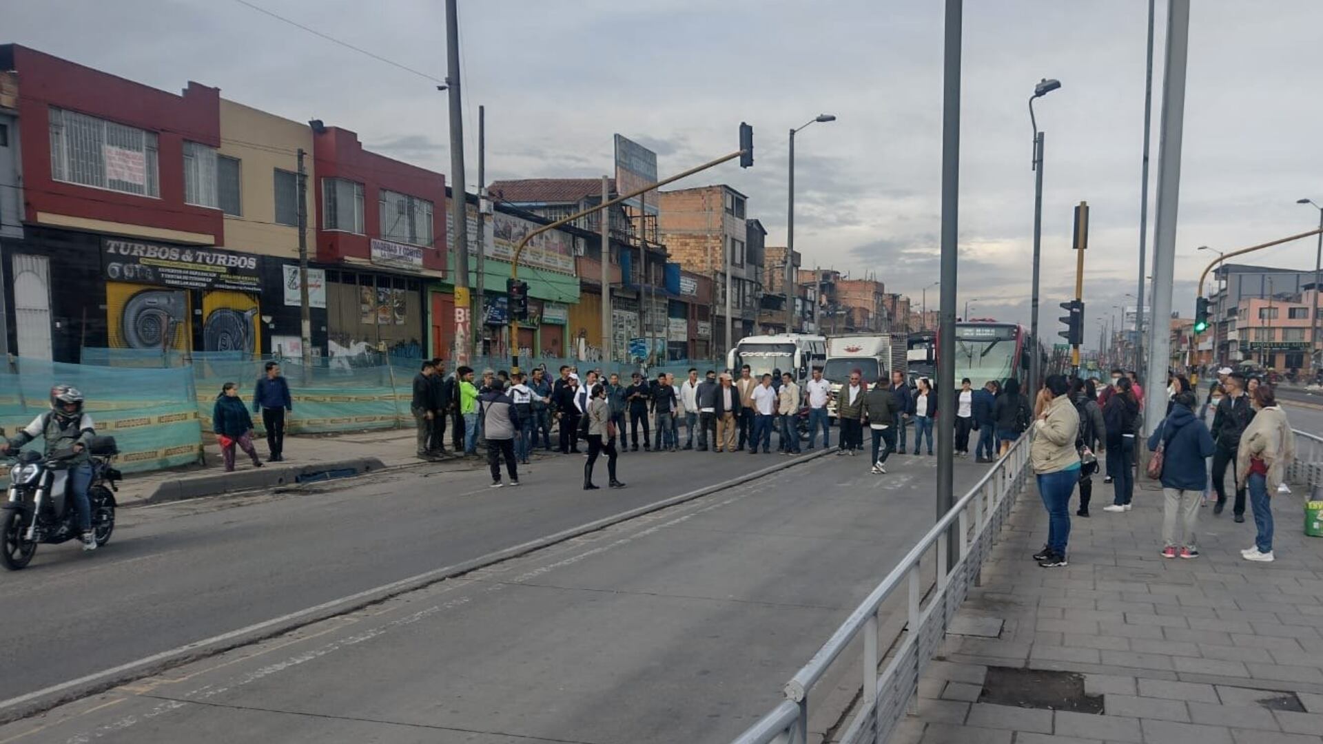 Transmilenio: Portal Américas, Patio Bonito y Biblioteca Tintal, están cerradas por protestas
