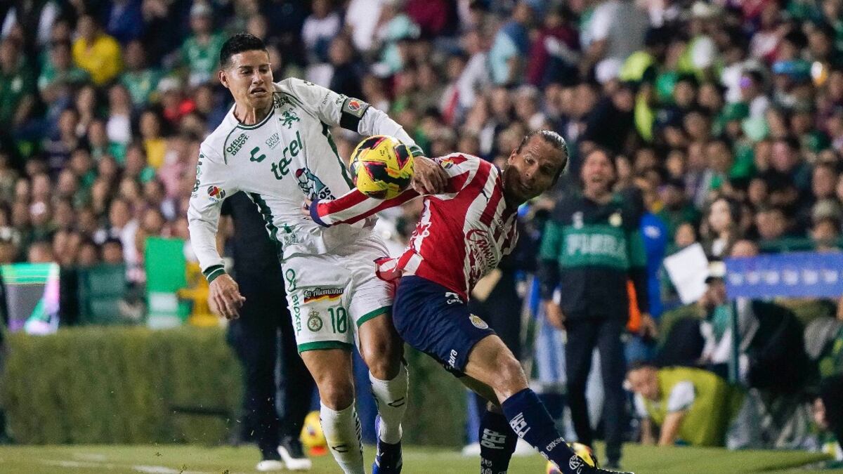 James Rodríguez tiene camiseta con diseño diferente al resto de sus compañeros en León