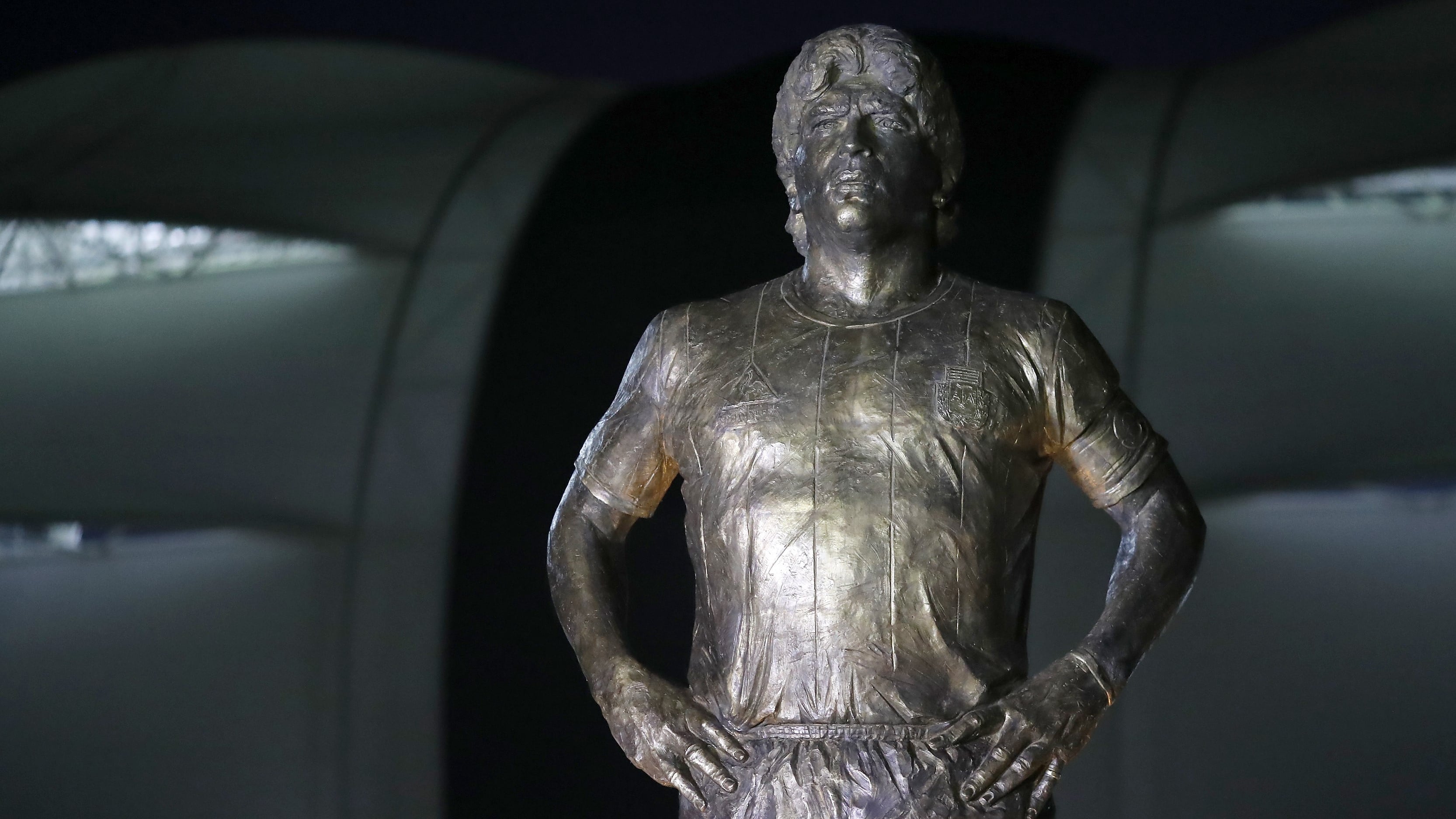 Impresionante estatua de Maradona se estrenó antes de Argentina-Chile