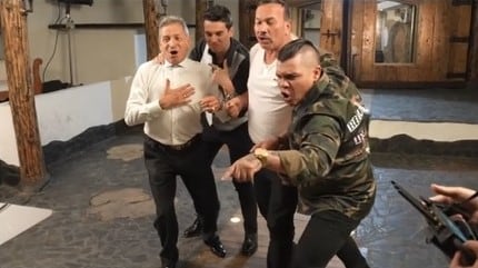 El clip publicado por Pipe Bueno junto a Darío Gómez se ha llenado de reacciones y homenajes a ‘El Rey del Despecho’.