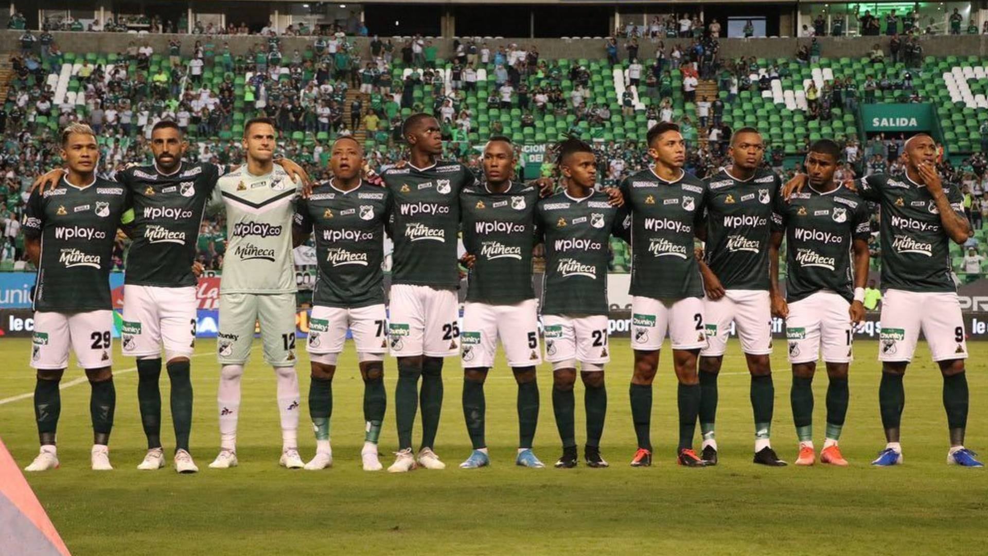 Teófilo Gutiérrez y los jugadores del Cali recibieron el cuerpo de Andrés Balanta