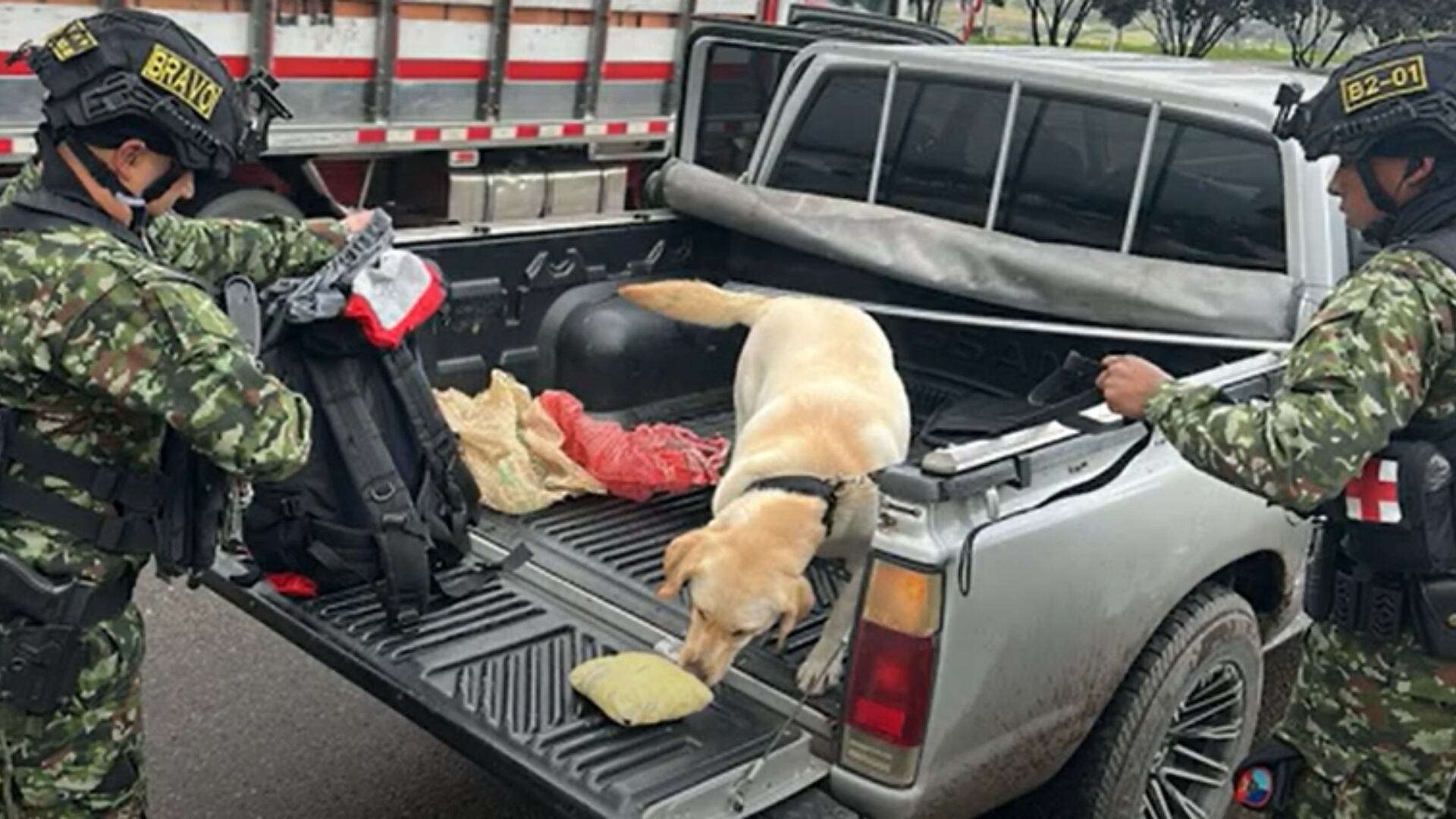 Cocaína decomisada en camioneta en Bogotá.