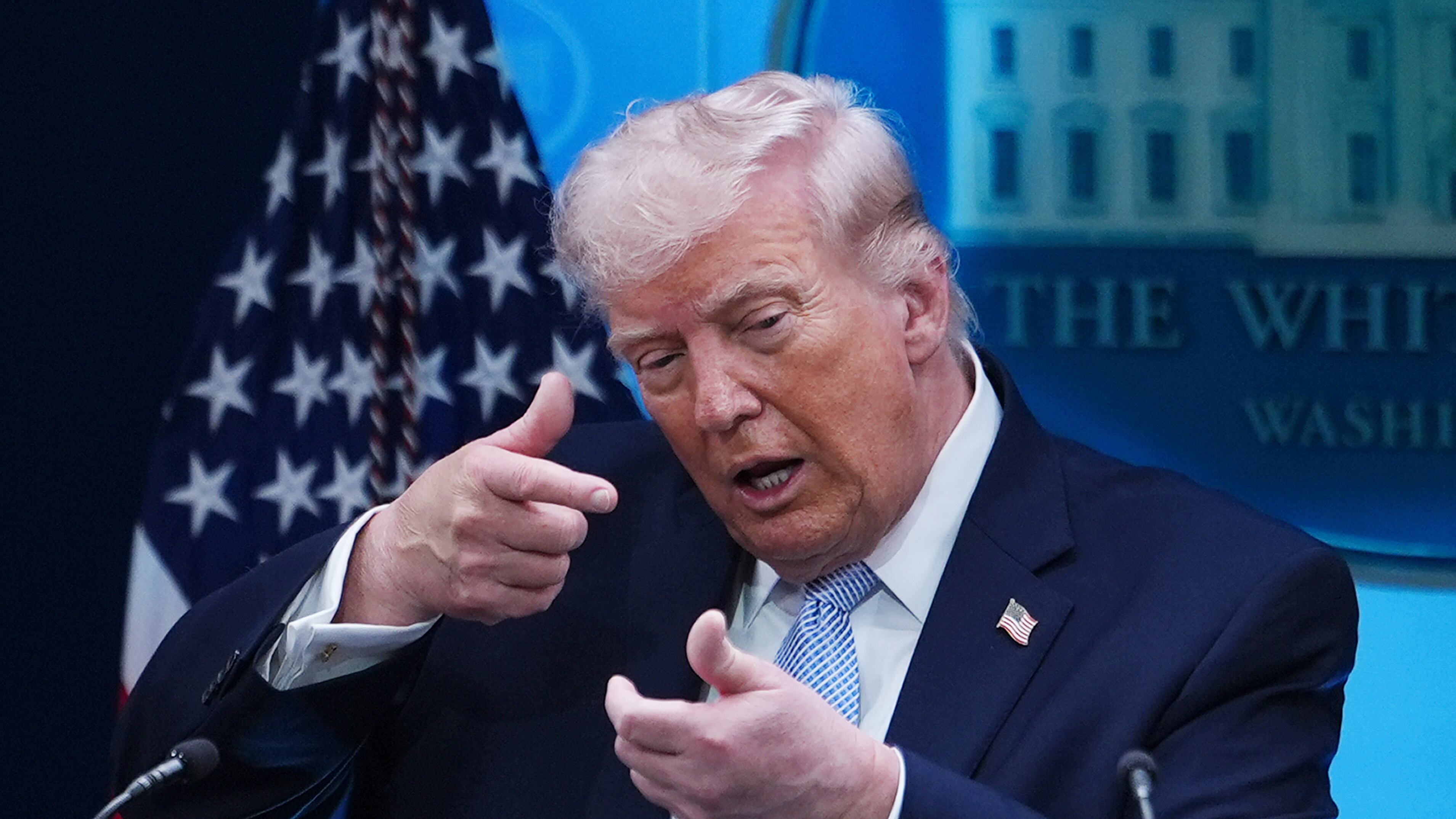 El presidente Donald Trump durante la conferencia en la Casa Blanca, donde anunció el rescate de dos tripulantes de un F-15 derribado en Irán y destacó la operación como histórica.
