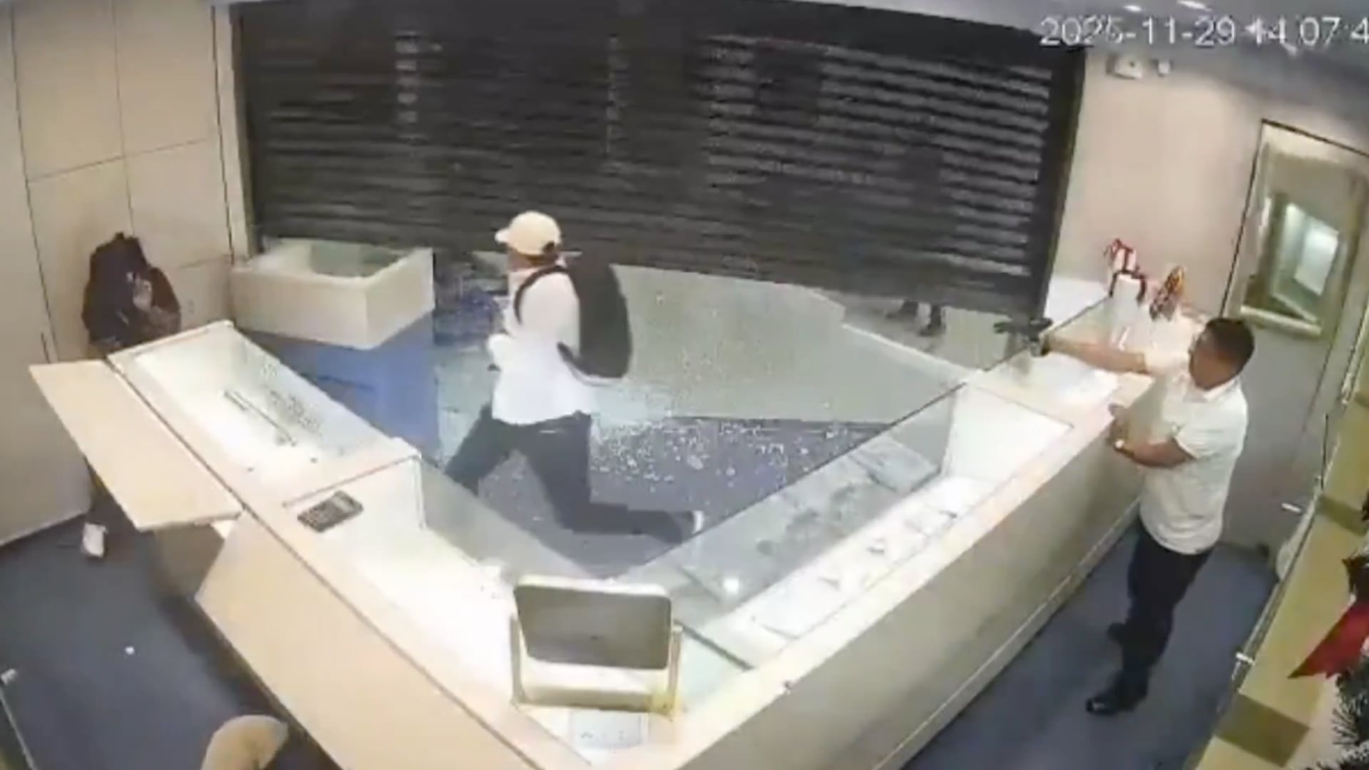 Balacera en una joyería de Bucaramanga tras intento de robo.