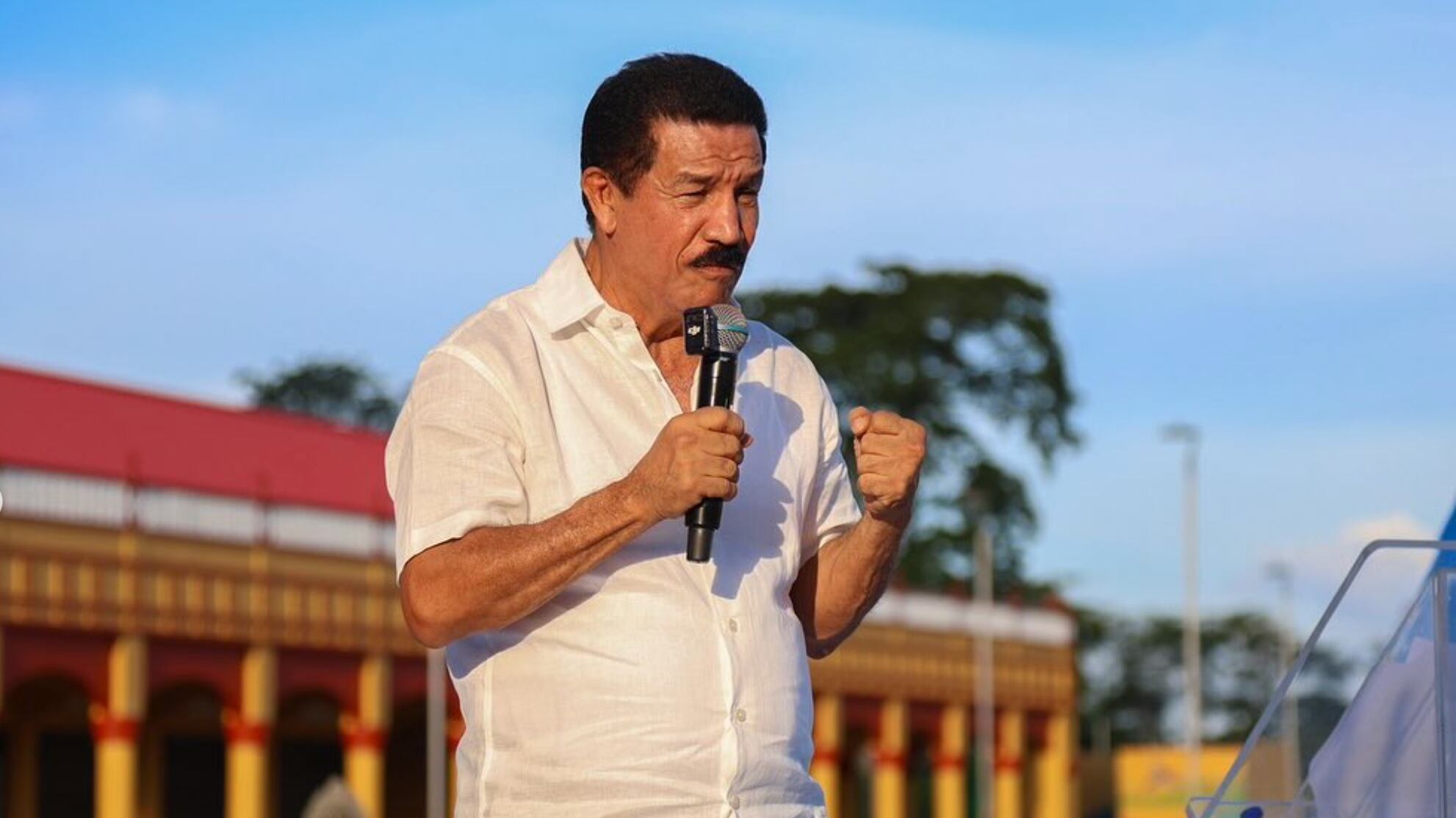 Su estilo dentro del cuadrilátero lo hizo acreedor de un récord envidiable: 40 combates realizados como profesional. Ganó en 37 oportunidades, 17 de ellos por la vía del KO