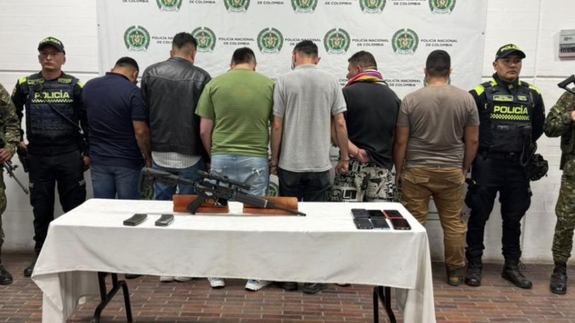 Fusil incautado por la Policía y el Ejército estaría vinculado a crímenes de esmeralderos.