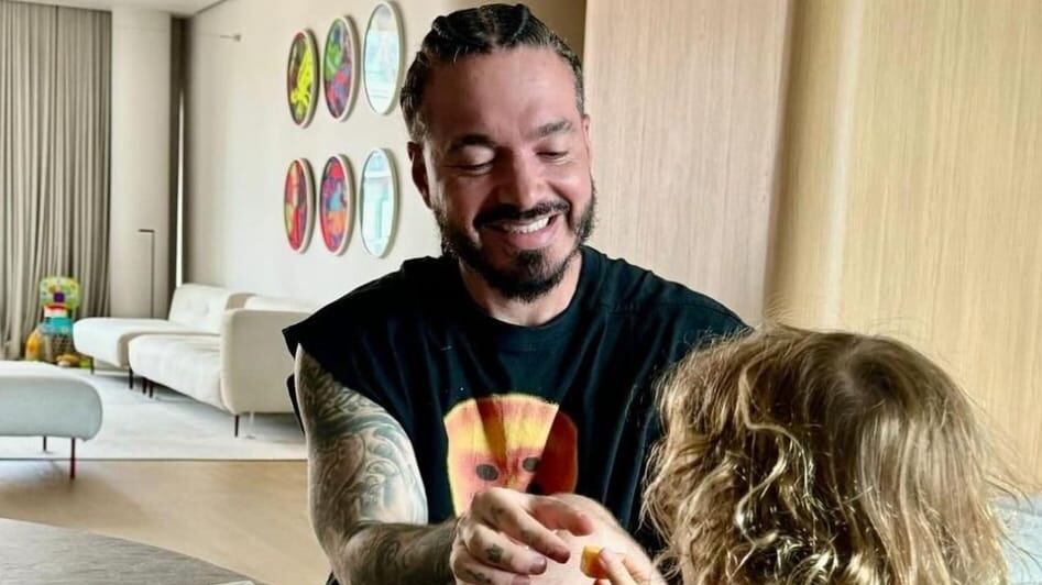 Con emotivas fotografías, J Balvin celebró el cumpleaños número 3 de su hijo Río