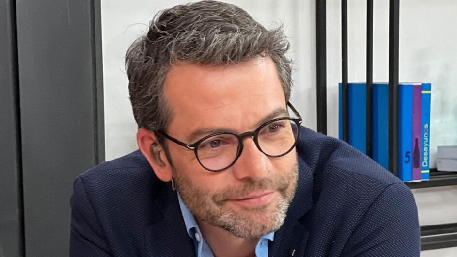 El presentador Iván Lalinde contó que además recibió piropos y todo por algo particular que no era más que el bigote que se dejó por el mes de noviembre.