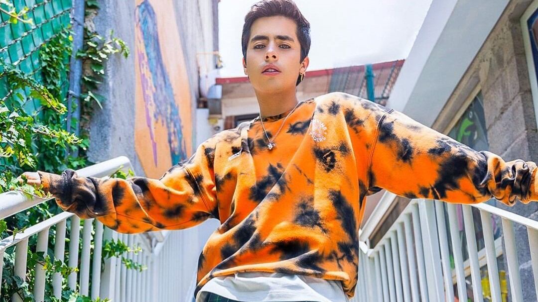 El influencer Javier Ramírez ahora forma parte de la imagen de una casa de modas y envía poderoso mensaje para dejar de lado las diferencias.