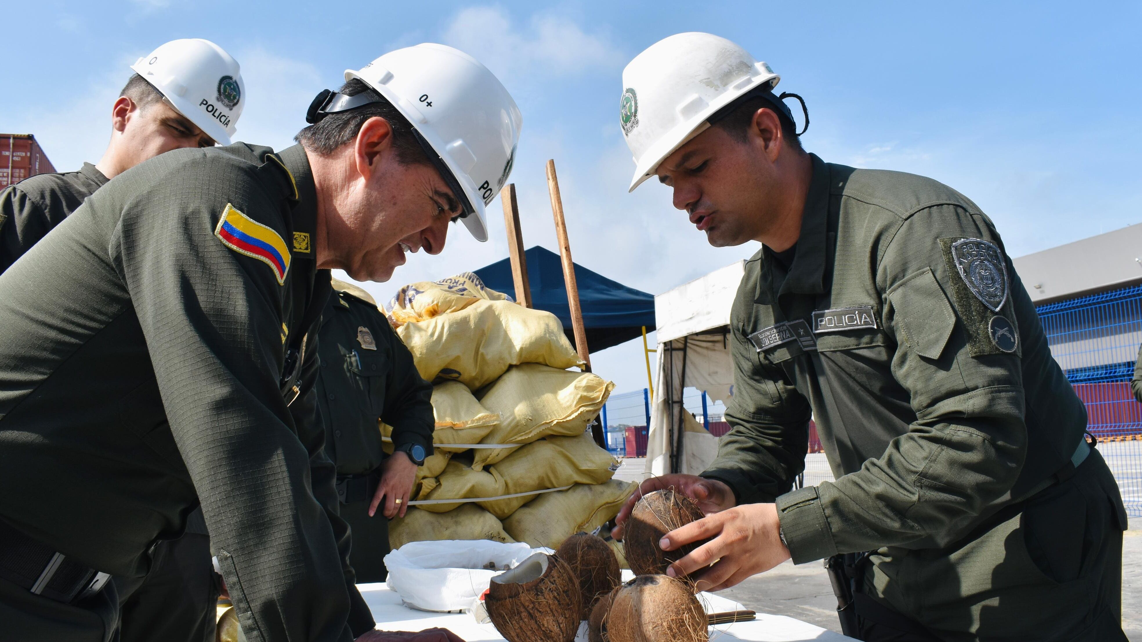 Hallan cocaína diluida en agua de cocos que iban a ser exportados.