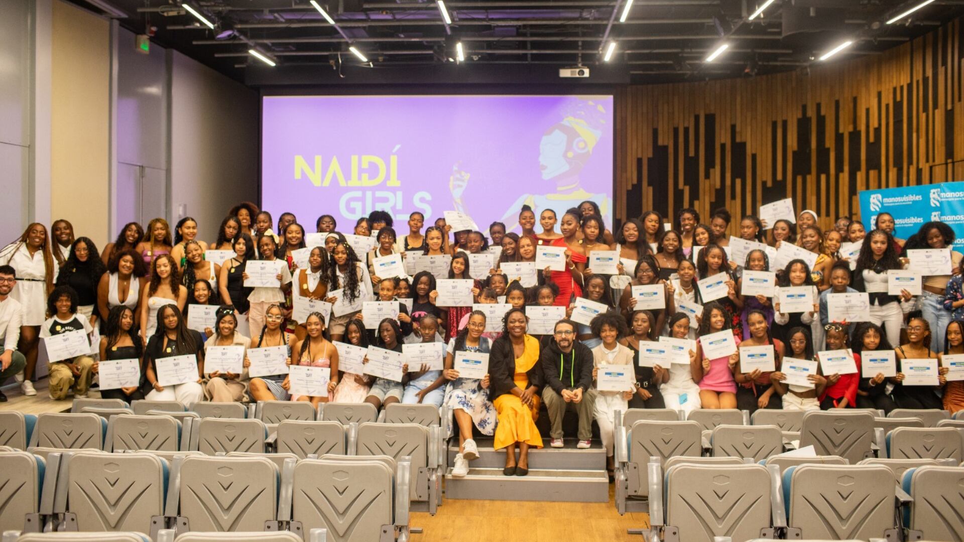 Capacitación de niñas afros e indígenas en Medellín