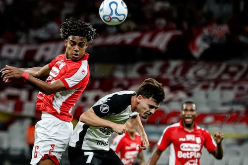 Grabaron gestos racistas de hincha de Santa Fe en partido de la Libertadores vs. Corinthians: ¿habría sanción?
