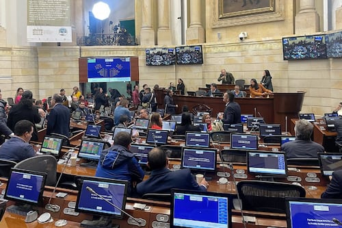 Gobierno propone eliminar prima de servicios a congresistas: medida busca ajustar los salarios desproporcionados